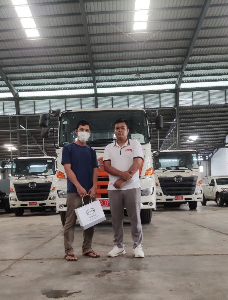 Vehicle Delivery to HINO Customer